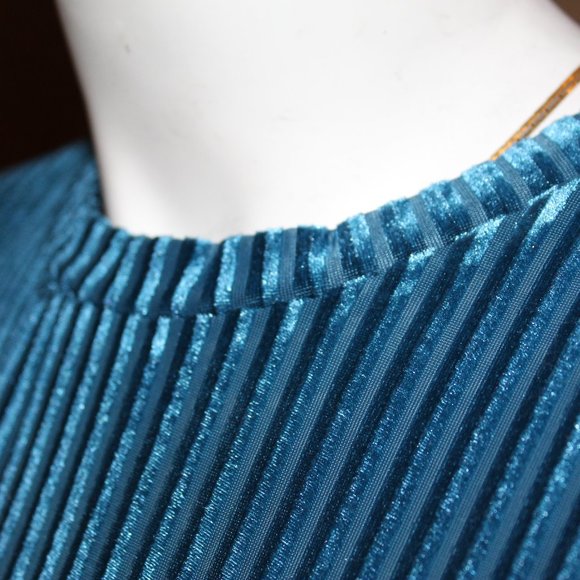 Velvet Noisy May Crop Top - Picture 3 of 8